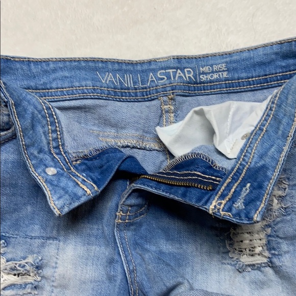 Shorts - Picture 3 of 4